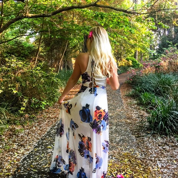Dresses & Skirts - White floral print maxi dress